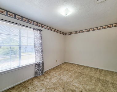 1815 Country Village Boulevard - Photo Thumbnail 4