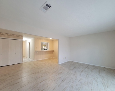 1815 Country Village Boulevard - Photo Thumbnail 18