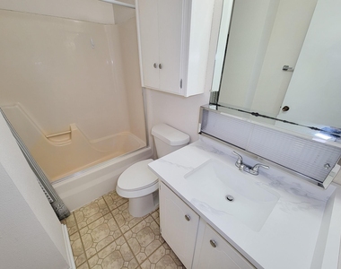 1815 Country Village Boulevard - Photo Thumbnail 10