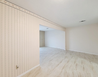 1815 Country Village Boulevard - Photo Thumbnail 16
