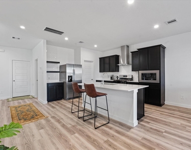 3215 Rainwood Gate Drive - Photo Thumbnail 2