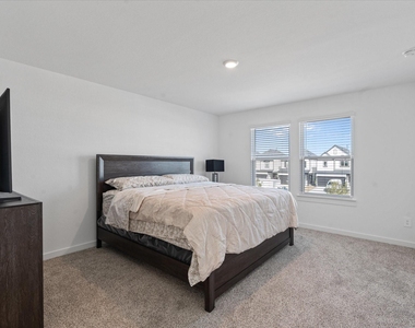 3215 Rainwood Gate Drive - Photo Thumbnail 4