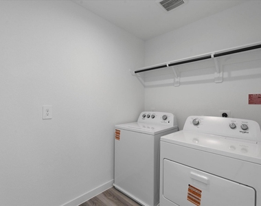 3215 Rainwood Gate Drive - Photo Thumbnail 9
