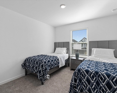 3215 Rainwood Gate Drive - Photo Thumbnail 7