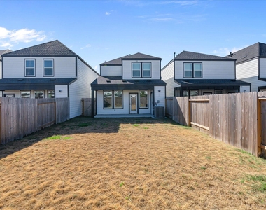 3215 Rainwood Gate Drive - Photo Thumbnail 10