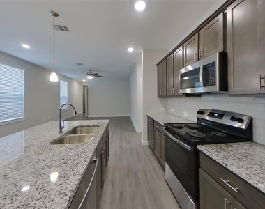 2350 Bailey Fields Lane - Photo Thumbnail 3