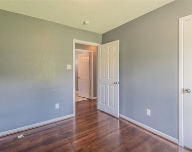 5407 Thrush Drive - Photo Thumbnail 7