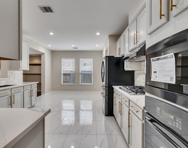 24507 Red Bluff Trail - Photo Thumbnail 8