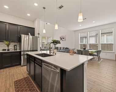 7319 Woodlark Ridge Drive - Photo Thumbnail 13