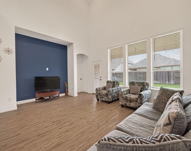 7319 Woodlark Ridge Drive - Photo Thumbnail 7