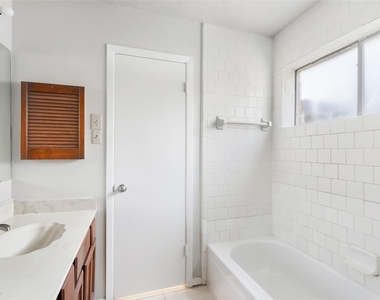 7310 Maple Walk Drive - Photo Thumbnail 22