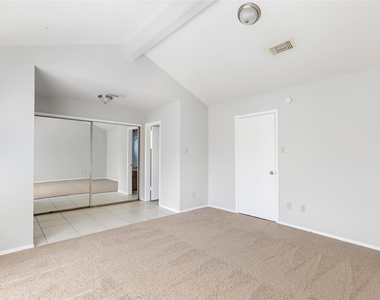 7310 Maple Walk Drive - Photo Thumbnail 14