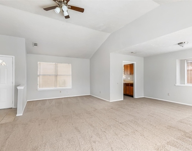 7310 Maple Walk Drive - Photo Thumbnail 5