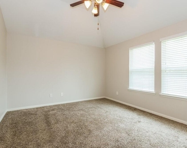 2802 Mesquite Ridge Drive - Photo Thumbnail 6