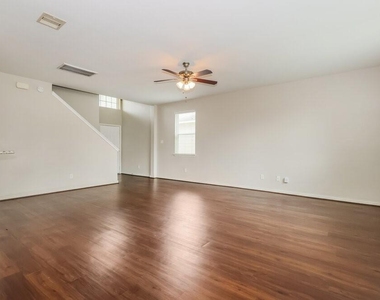 2802 Mesquite Ridge Drive - Photo Thumbnail 1