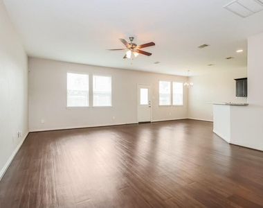 2802 Mesquite Ridge Drive - Photo Thumbnail 2