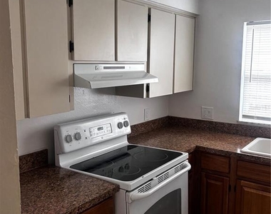 5529 La Salle Court - Photo Thumbnail 4
