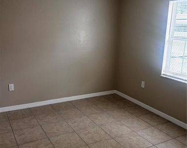 5529 La Salle Court - Photo Thumbnail 2