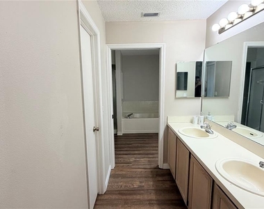 3113 Fairfield Drive - Photo Thumbnail 6