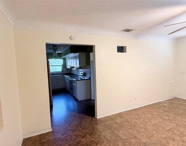 5541 Lown Street N - Photo Thumbnail 4