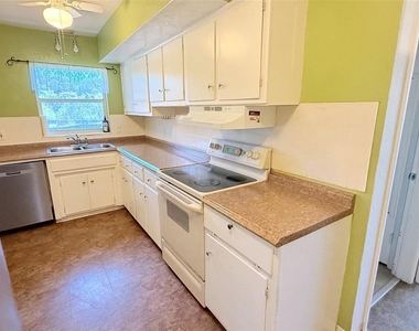5541 Lown Street N - Photo Thumbnail 6