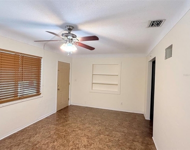 5541 Lown Street N - Photo Thumbnail 2