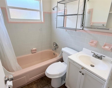 5541 Lown Street N - Photo Thumbnail 13