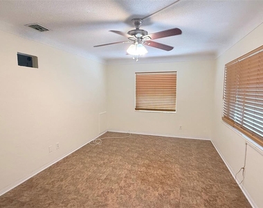 5541 Lown Street N - Photo Thumbnail 1