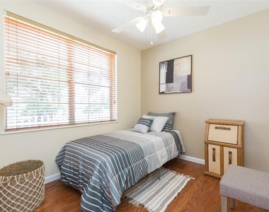 2504 E 12th Avenue - Photo Thumbnail 3