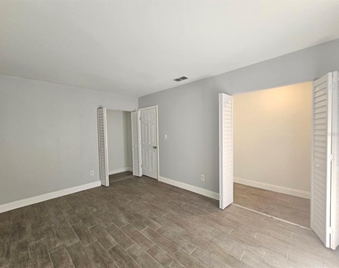 7602 W Powhatan Avenue - Photo Thumbnail 10