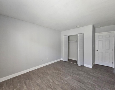 7602 W Powhatan Avenue - Photo Thumbnail 12