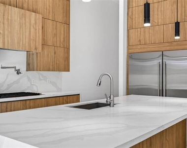 4426 W Euclid Avenue - Photo Thumbnail 14