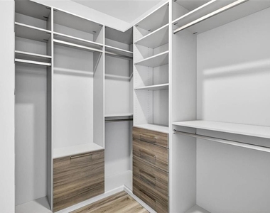 4426 W Euclid Avenue - Photo Thumbnail 37