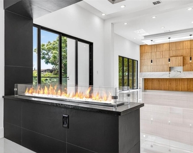 4426 W Euclid Avenue - Photo Thumbnail 11