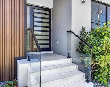 4426 W Euclid Avenue - Photo Thumbnail 1