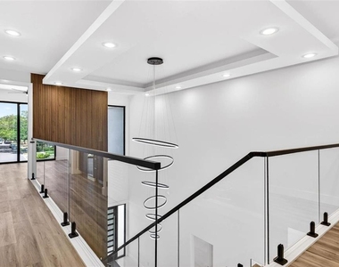 4426 W Euclid Avenue - Photo Thumbnail 26