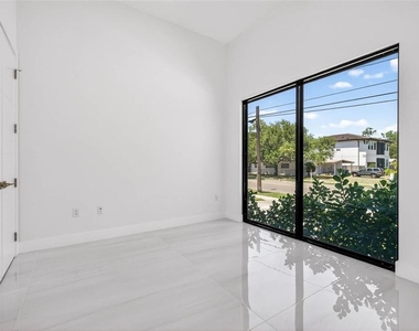 4426 W Euclid Avenue - Photo Thumbnail 22