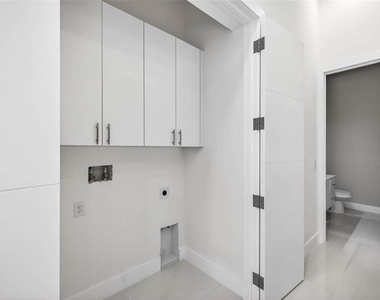 4426 W Euclid Avenue - Photo Thumbnail 21