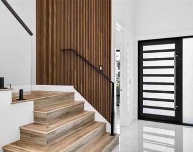 4426 W Euclid Avenue - Photo Thumbnail 3