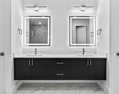 4426 W Euclid Avenue - Photo Thumbnail 44