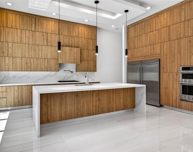 4426 W Euclid Avenue - Photo Thumbnail 13