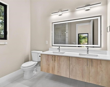 4426 W Euclid Avenue - Photo Thumbnail 24