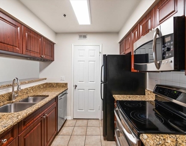 1000 W Horatio Street - Photo Thumbnail 2
