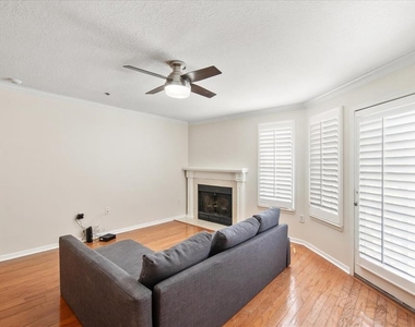 1000 W Horatio Street - Photo Thumbnail 8