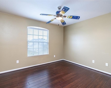 11328 Misty Isle Lane - Photo Thumbnail 9