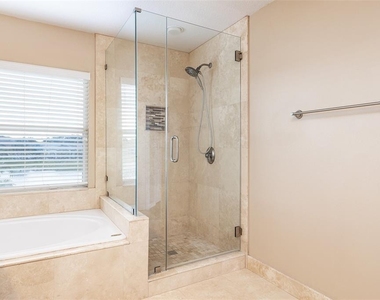 11328 Misty Isle Lane - Photo Thumbnail 8