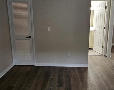 11720 Raintree Village Boulevard - Photo Thumbnail 16