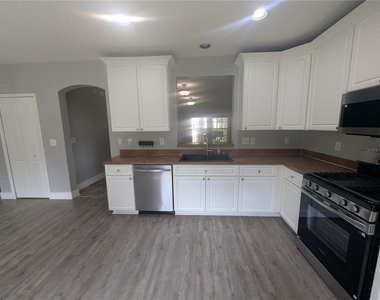 6202 Gannetdale Drive - Photo Thumbnail 5