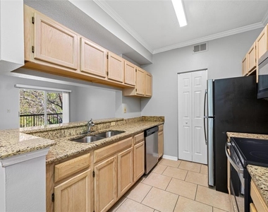 5612 Pinnacle Heights Circle - Photo Thumbnail 11