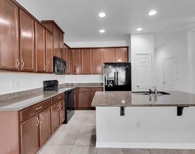 4057 71st Terrace N - Photo Thumbnail 3